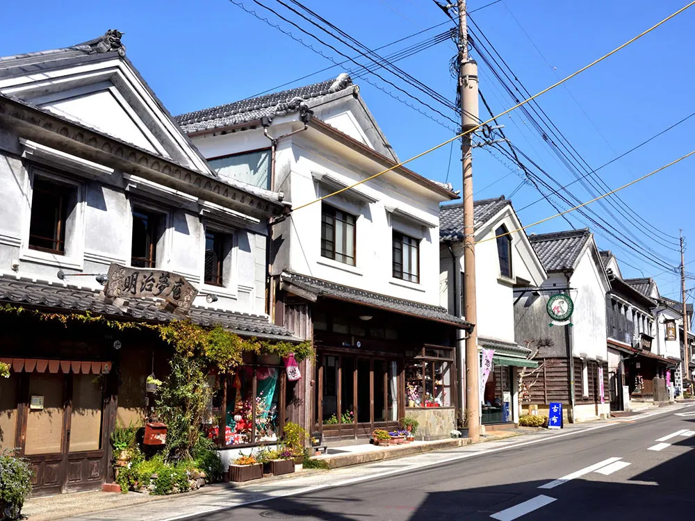 佐賀県有田町の白壁が続く街並みの画像