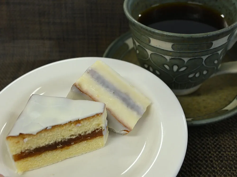 デラックスケーキ1個とコーヒーのセットの画像