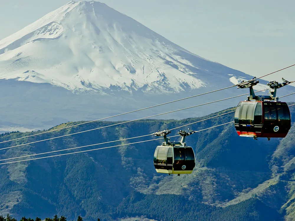 富士山をバックにした箱根ロープウェイの画像