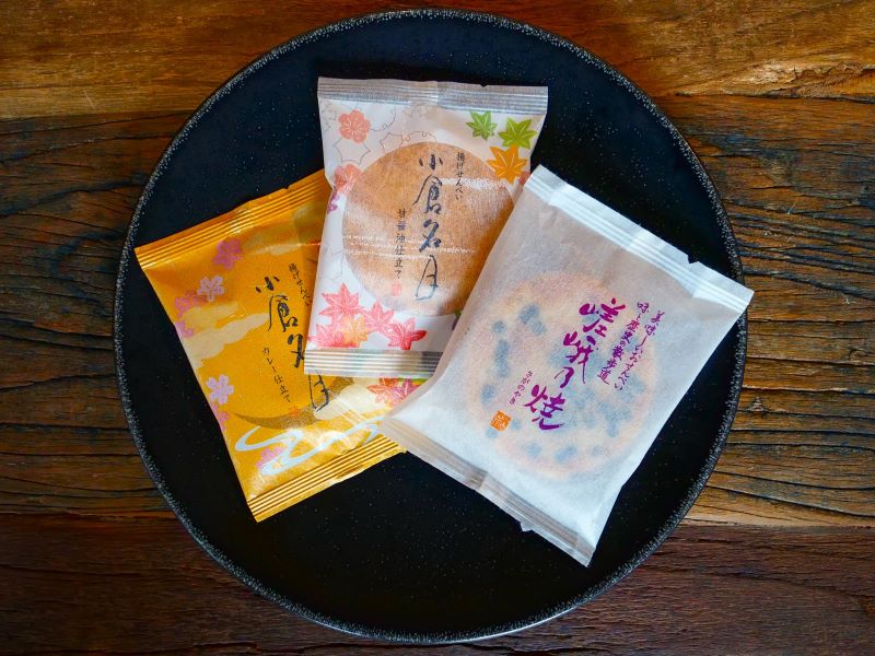 京都・小倉山荘の人気おせんべい「嵯峨乃焼」「小倉名月」