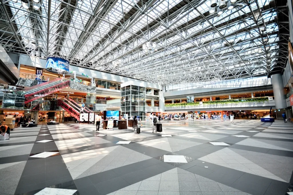 新千歳空港の広い空間がわかる画像