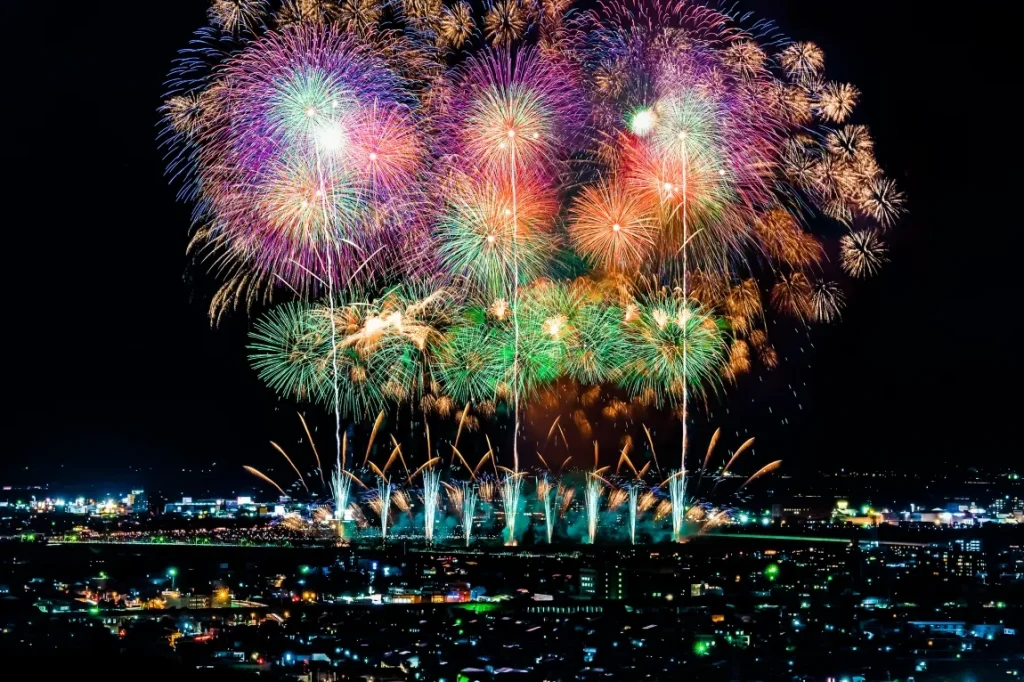 長岡の花火大会の遠景画像