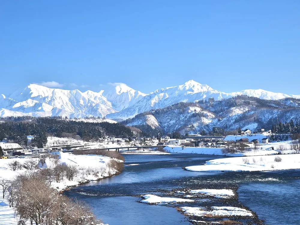 冬の長岡市の雪が美しい風景の画像