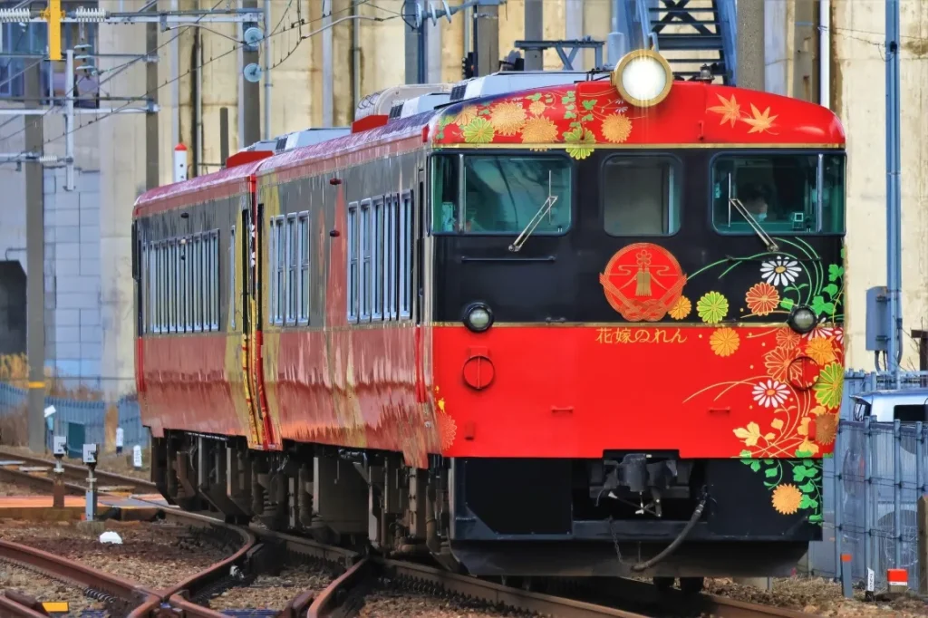 いしかわ鉄道線：森本駅付近を走る花嫁のれんの画像