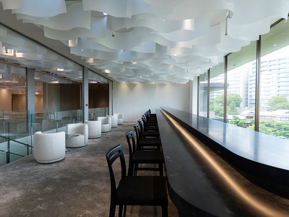 BAR HAKU全景とHALL HAKUの一部を望む画像