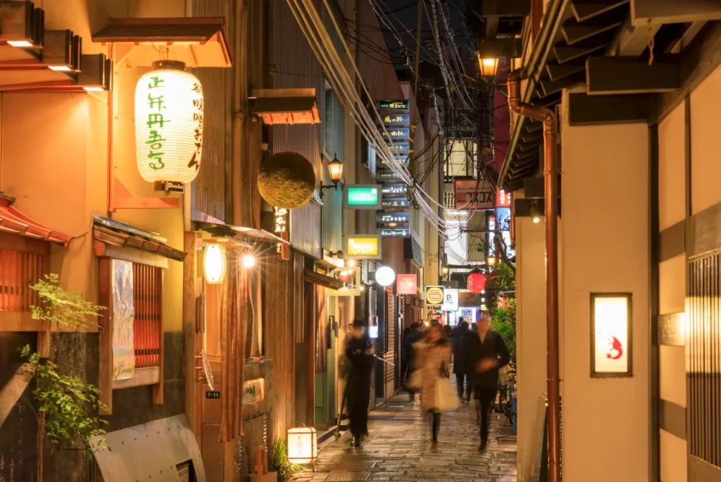 法善寺横丁の雑踏の画像
