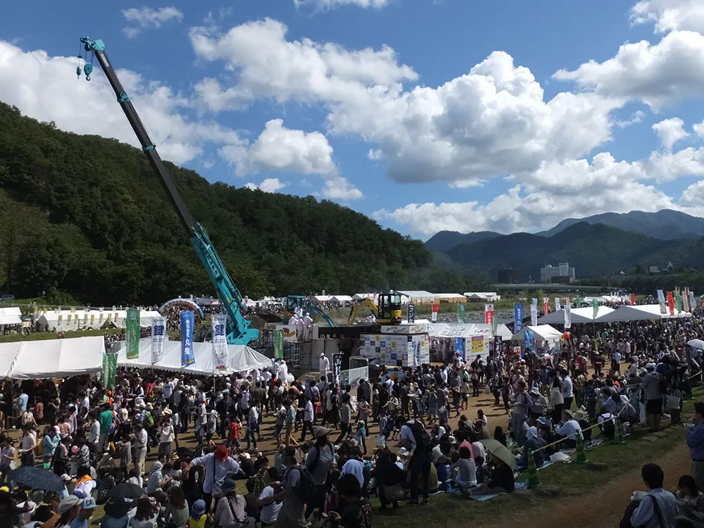 芋煮会フェスティバル会場の様子
