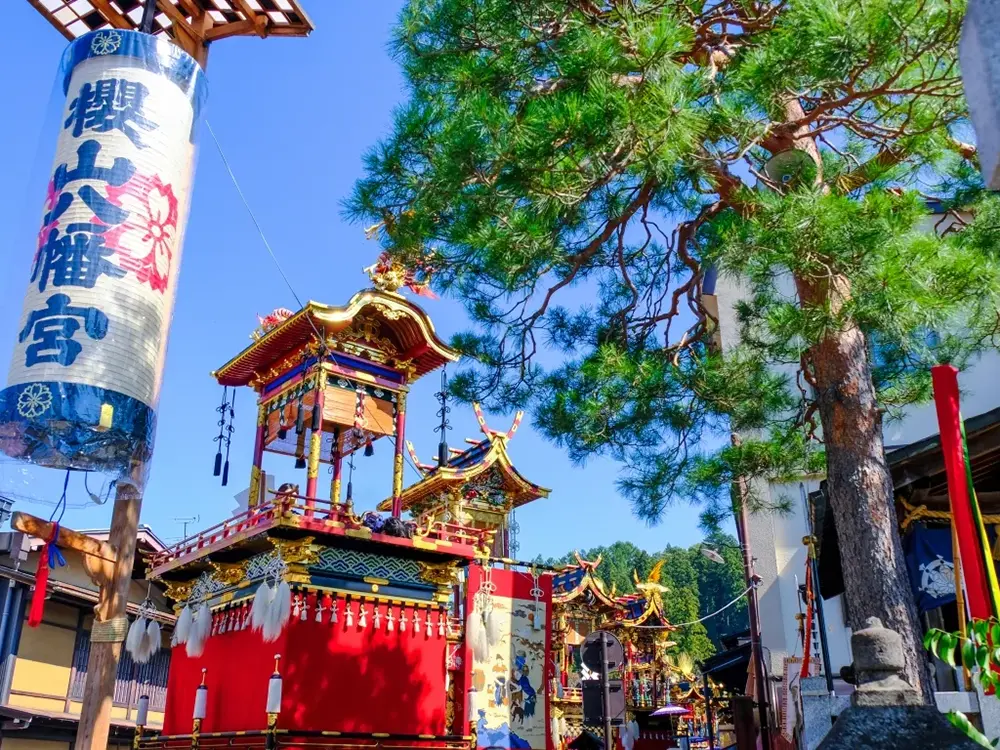 秋の高山祭屋台曳き揃えの画像