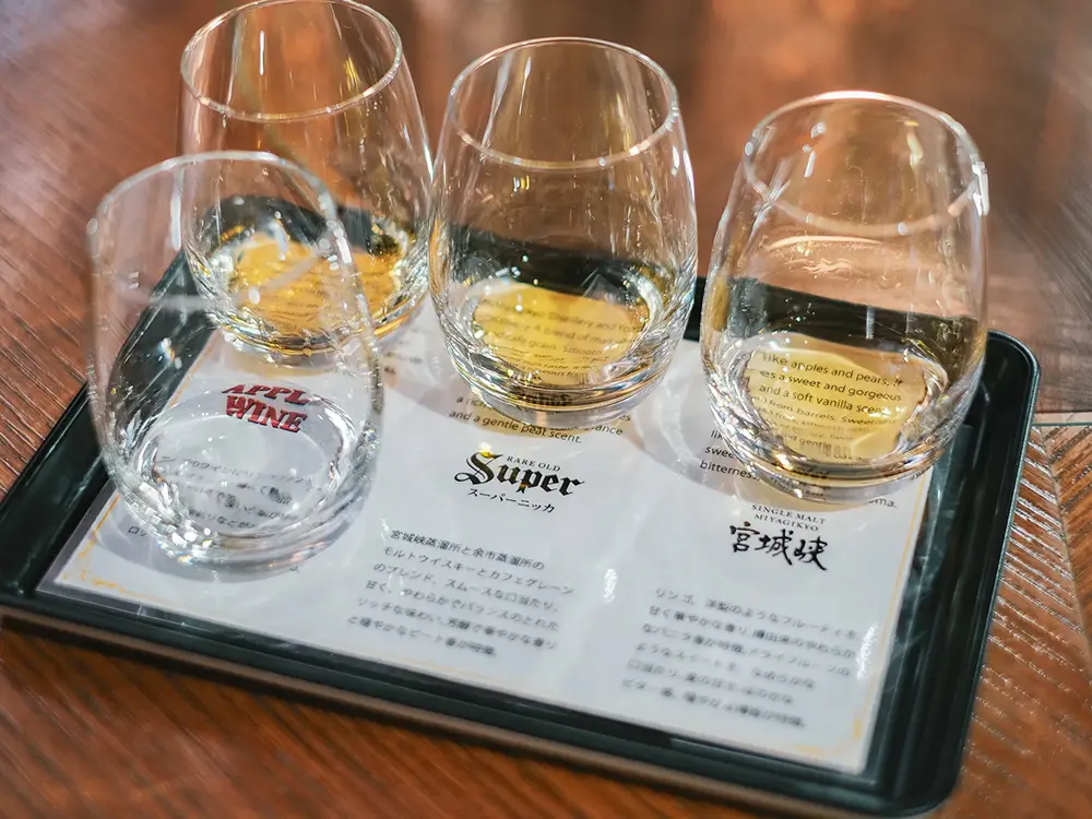 試飲4種がグラスに注がれている画像