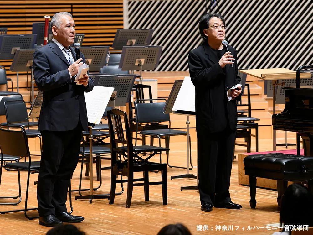 演奏前のプレトークをする音楽監督沼尻氏と音楽主幹の榊原氏の画像
