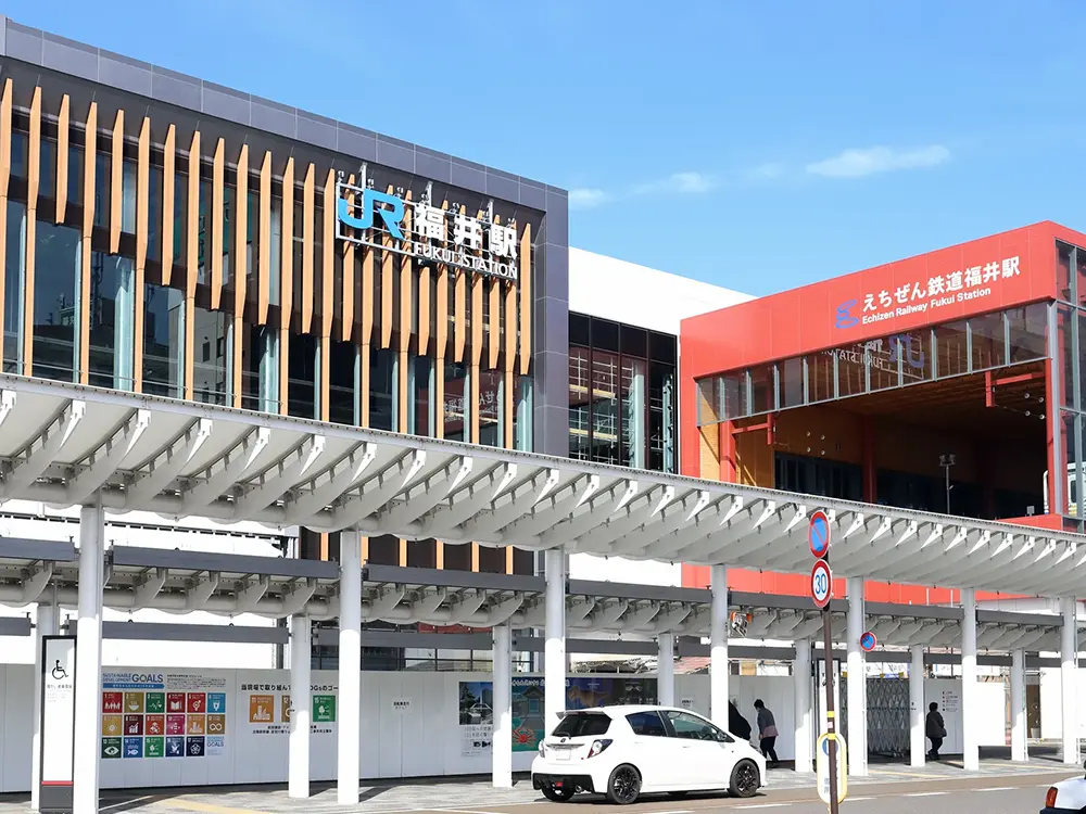 JR福井駅東口駅前の画像