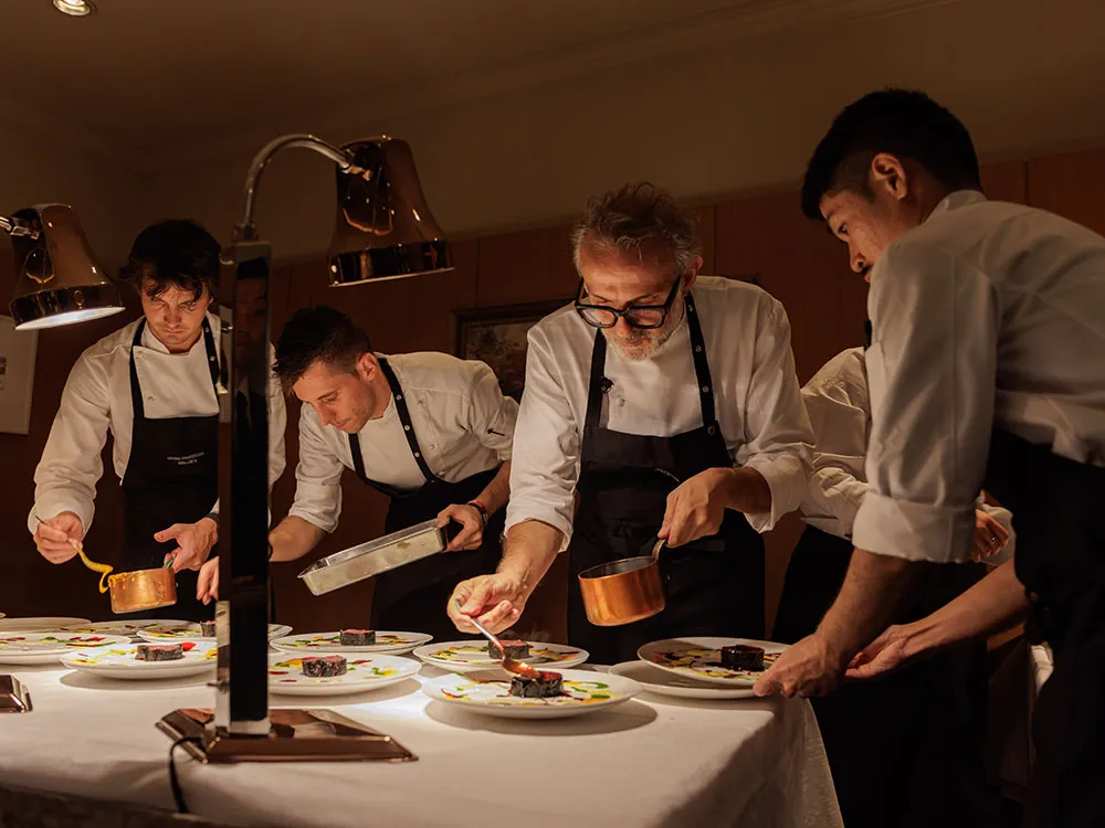 調理をするマッシモシェフ