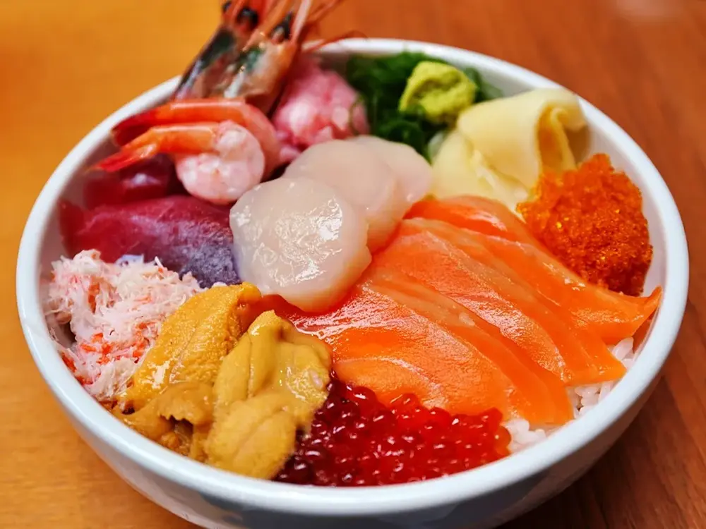 函館朝市名物海鮮丼の画像