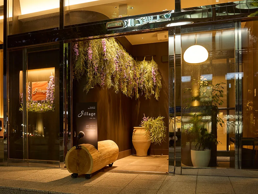 「Sillage（シヤージュ）」夜の外観