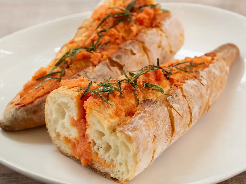 お皿にのった明太フランスの画像