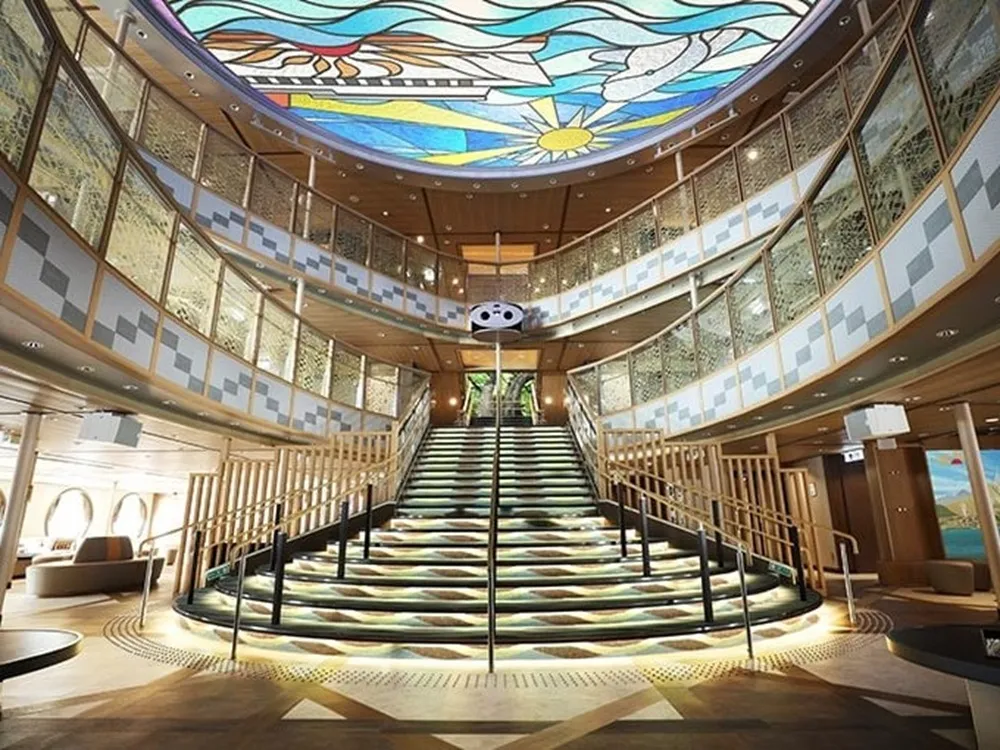 さんふらわあ船内のアトリウムにある大階段の画像