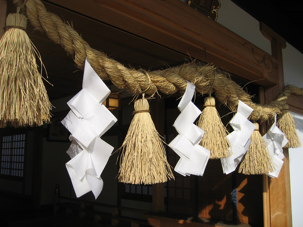神社のしめ縄の画像