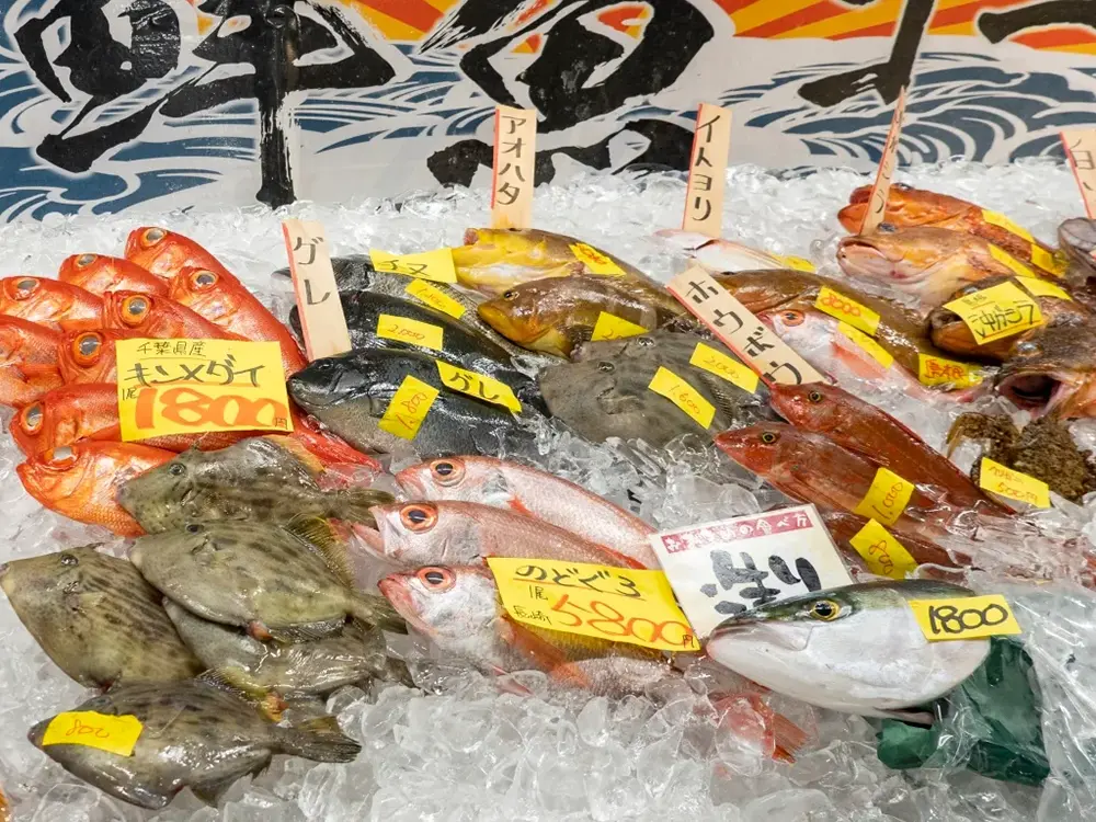 市場で売られているのどぐろの画像