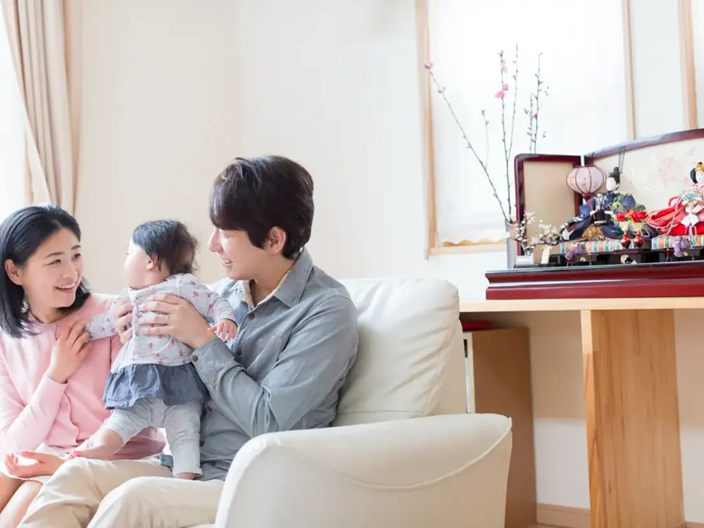 ひな祭りの家族団欒の画像