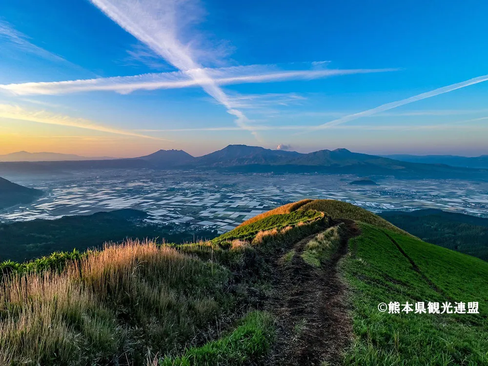 大観峰から阿蘇五岳を望む画像