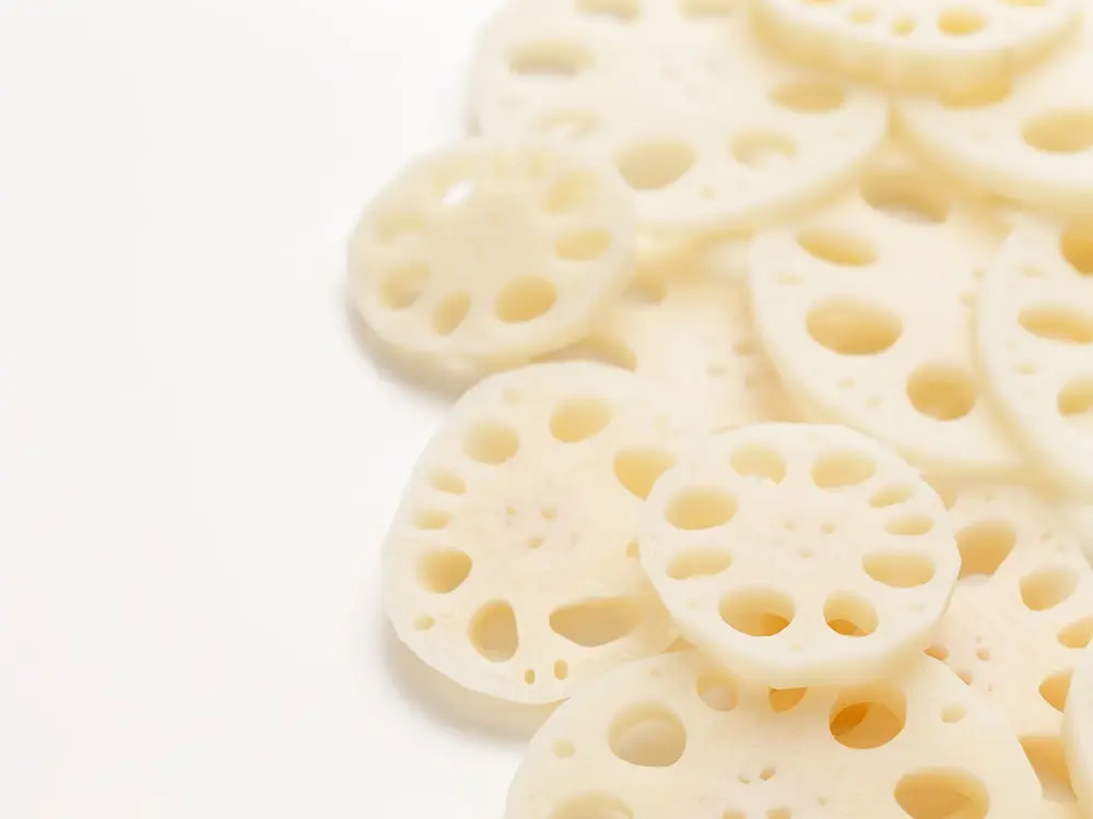 スライスしたレンコンの画像