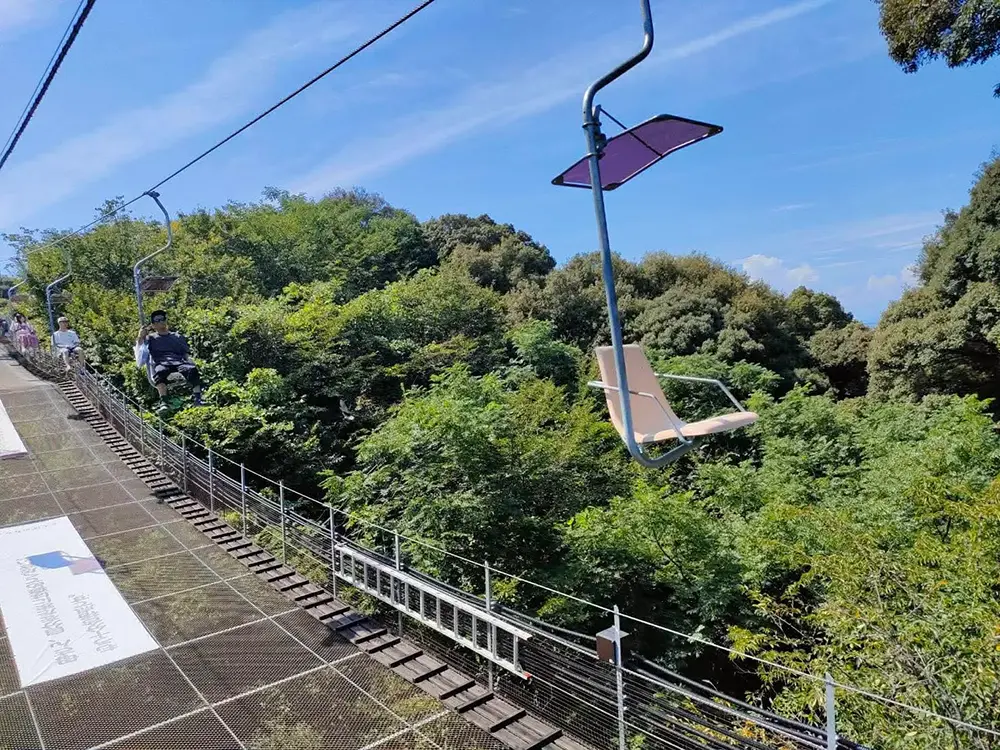 松山城登城ができる1人乗りリフトの画像