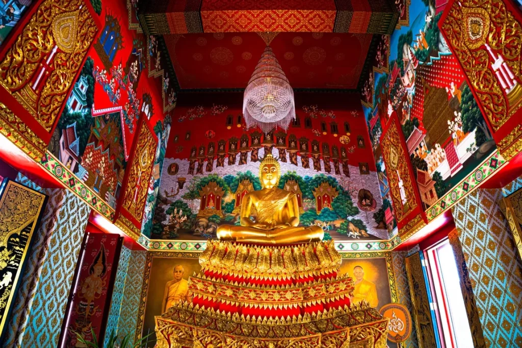 ワットパクナム日本別院の内部の画像