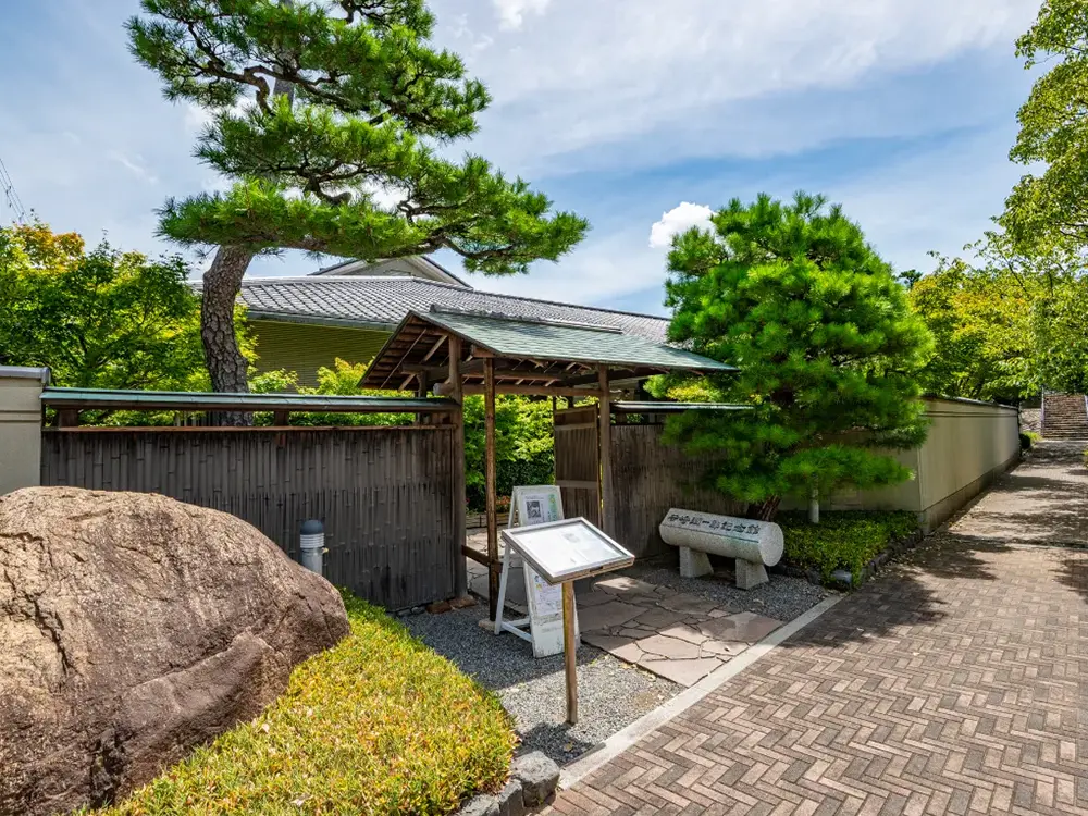 芦屋市の谷崎潤一郎記念館入口の画像