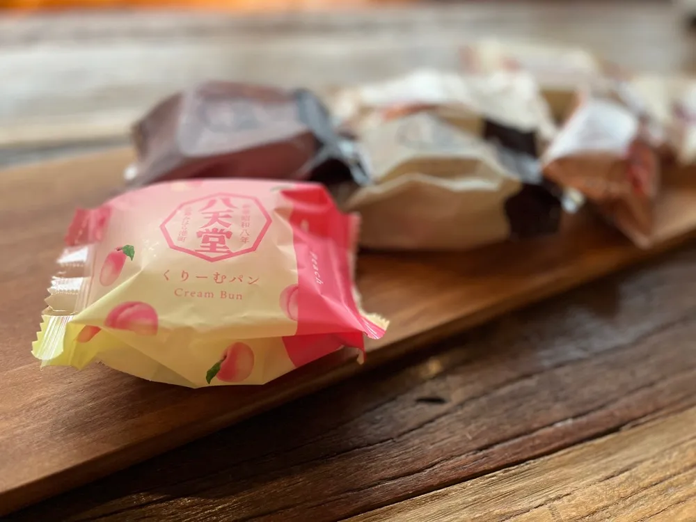 ふるさと納税で届いた八天堂の商品7種を並べた画像