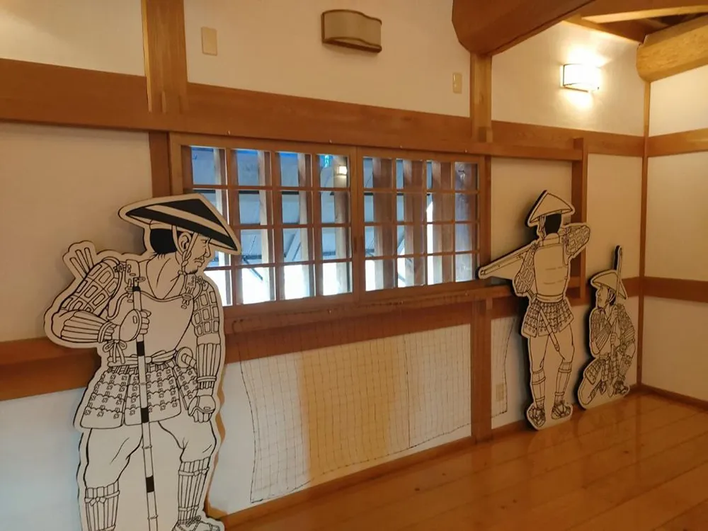 櫓から狙う足軽を配した今治城天守内の展示