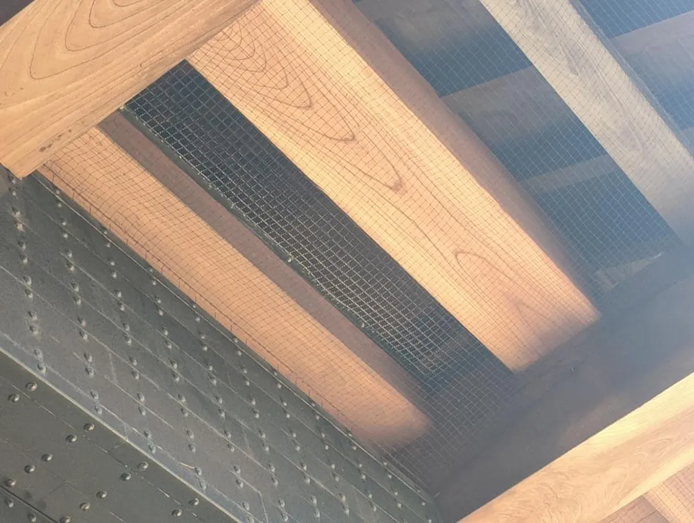 鉄御門の中にある石落としの画像