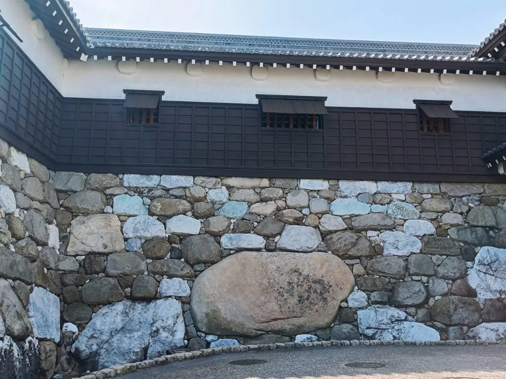 今治城の勘兵衛石の画像