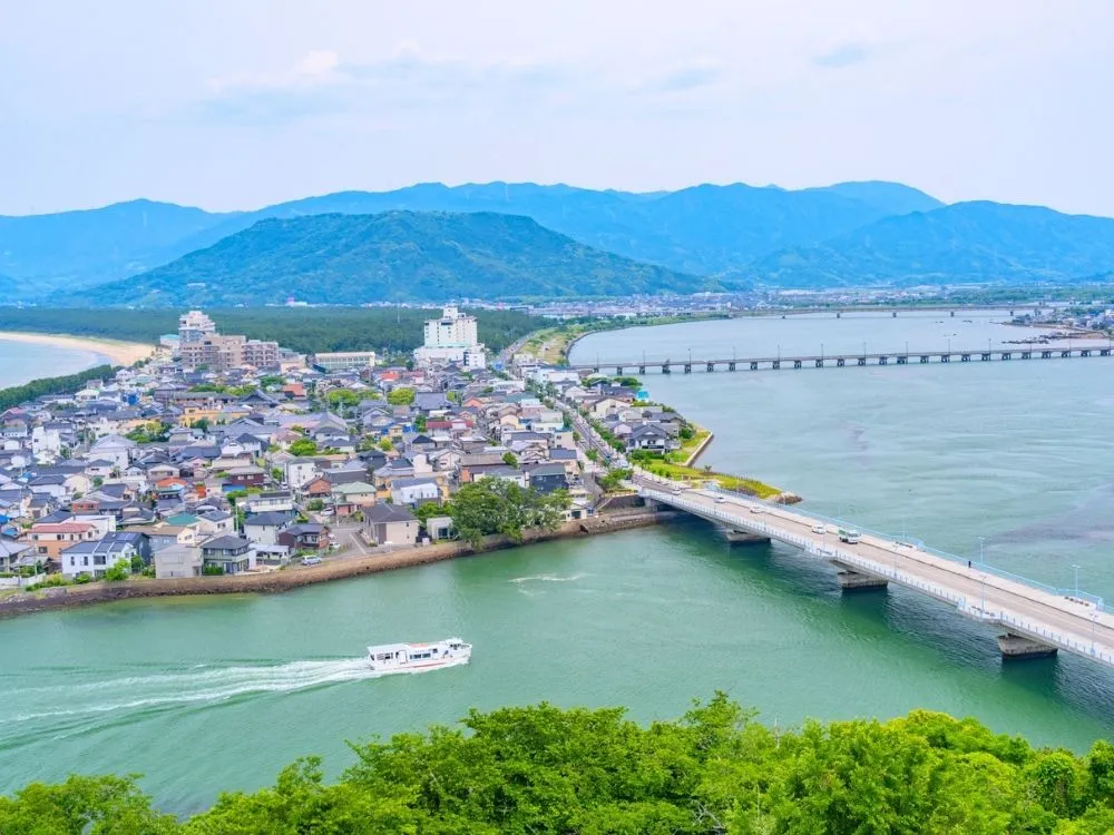 唐津城天守から見る、唐津湾の写真