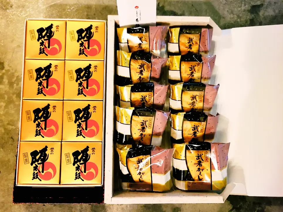 誉の陣太鼓と武者がえしを並べた画像