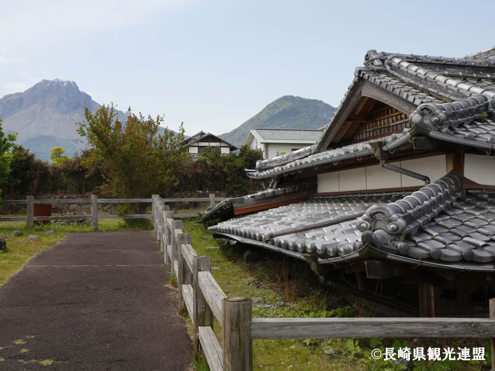 土石流被災家屋保存公園で家屋が押しつぶされている画像