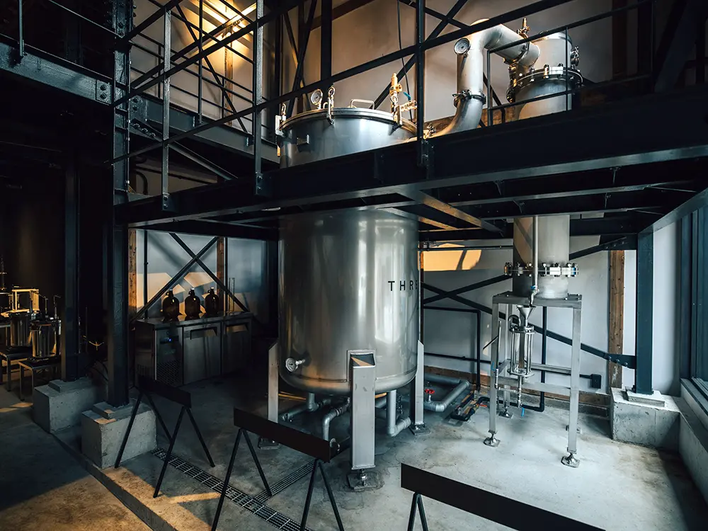 呼子蒸留所内の大きなタンクの画像