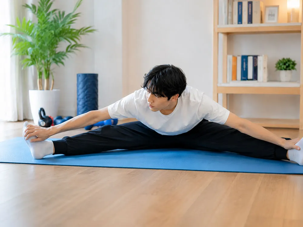 ストレッチ中の男性