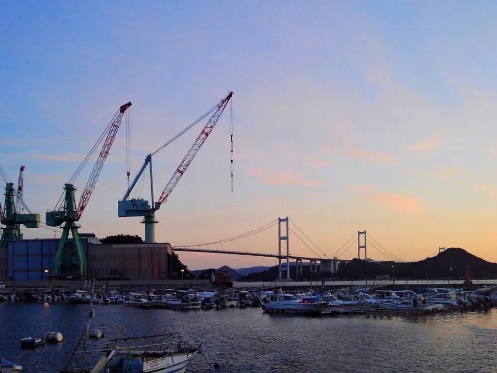 しまなみ海道と造船所の画像
