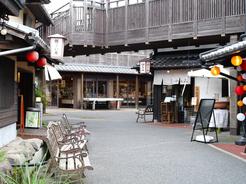 湯の坪街道の風情ある風景画像
