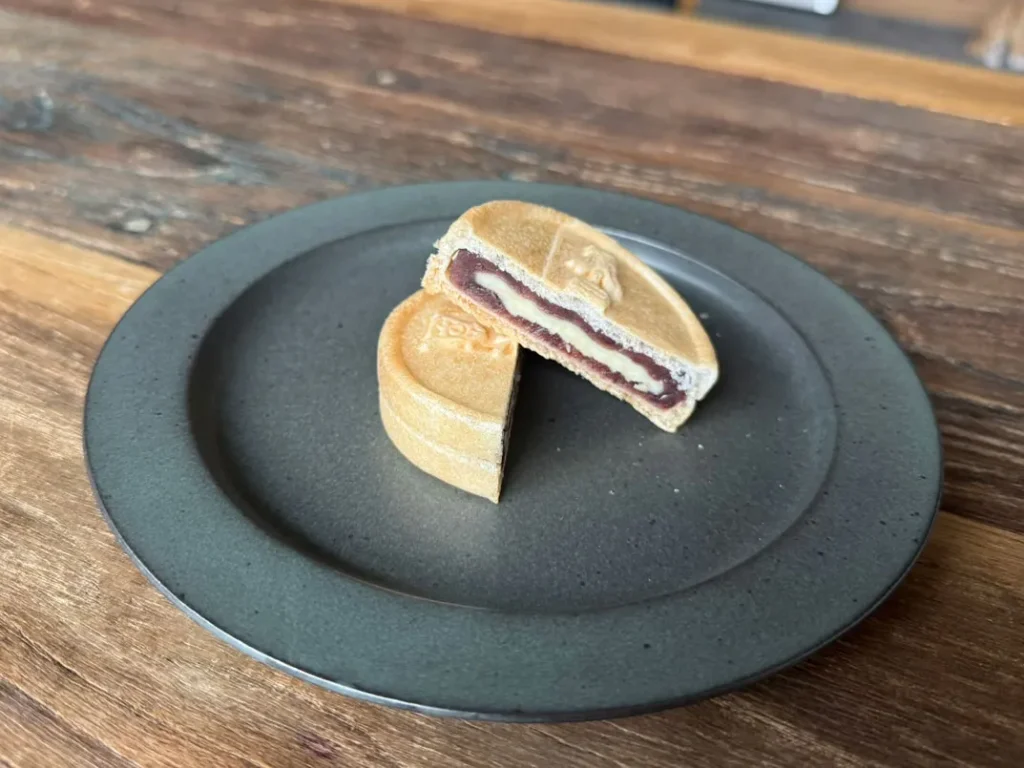 「バター最中」の断面図の画像