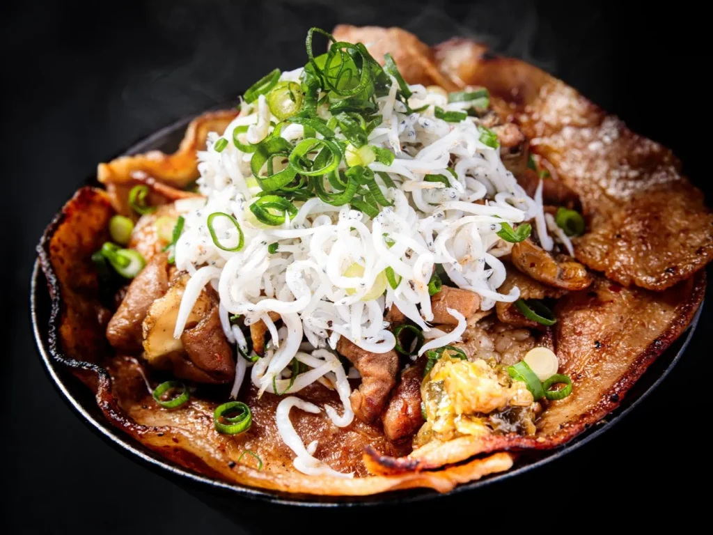 一般料理部門グランプリ、「シン・かしまし豚丼~常陸乃国しらすとともに~」の公式画像