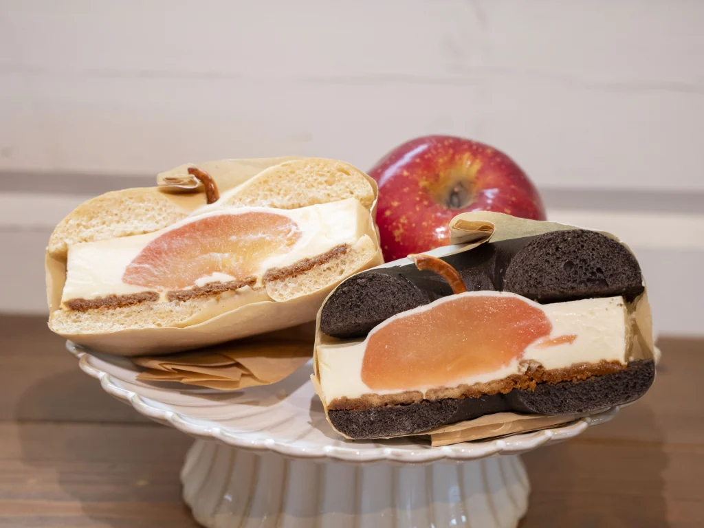 スイーツ部門グランプリ、もっちりんごSUN〜チーズケーキのベーグルサンド〜の公式画像