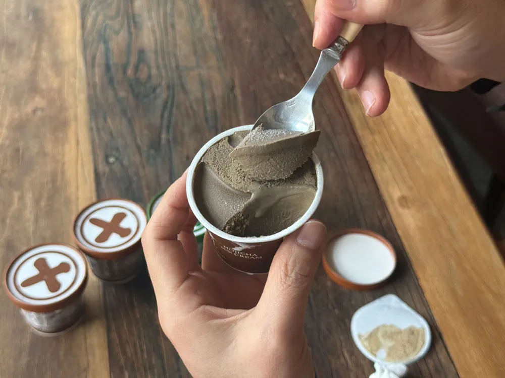 「中村藤吉本店」のほうじ茶アイスクリームの画像