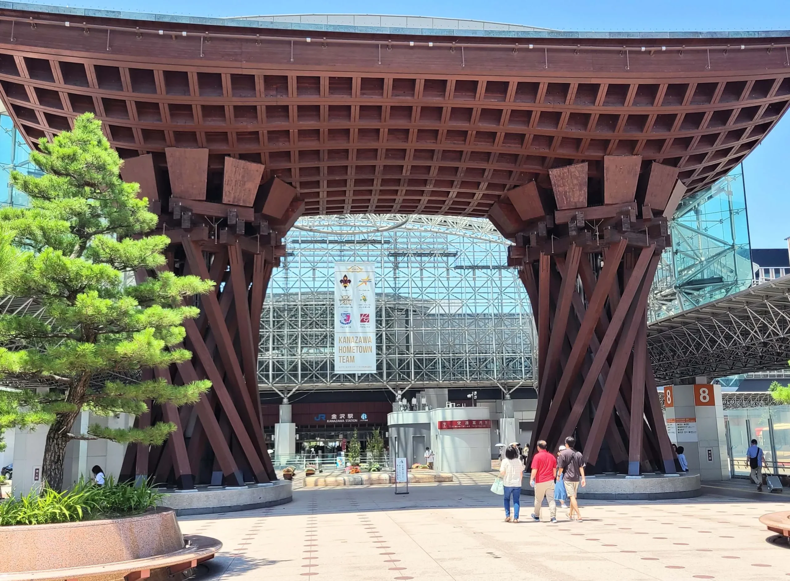 金沢駅前鼓門の画像
